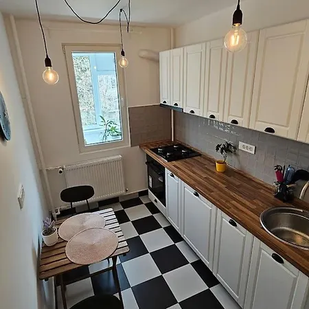 Апартаменти Modern Flat With A Boho Touch *